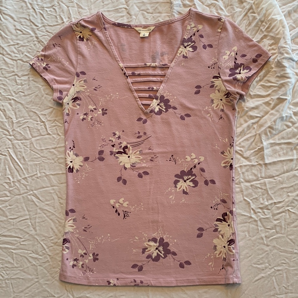 Aéropostale Floral Pink Short Sleeve V-Neck Top